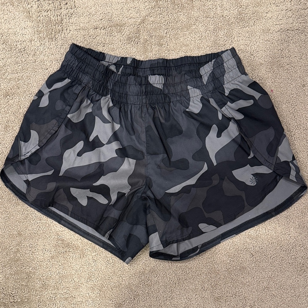 Athleta Women's Black/Gray Camo Shorts - Size Small EUC